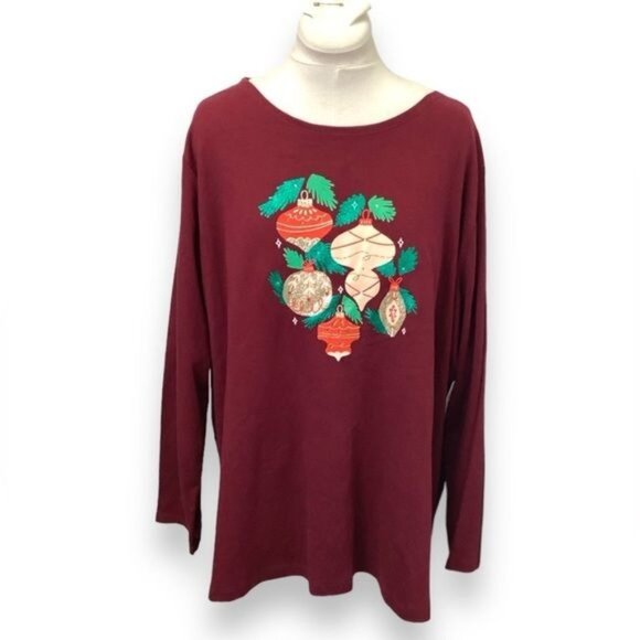 Croft & Barrow Women’s Plus Long Sleeve The Classic Tee Holiday Graphic Berry 4X - Picture 2 of 9